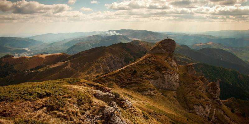 IT解决方案与系统集成新纪元：从400G到800G光通信技术驱动数据中心网络变革