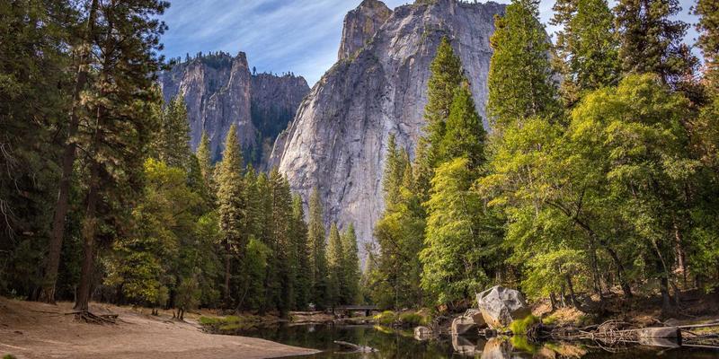 构建数字护城河：IT解决方案、网络安全与编程的融合攻略