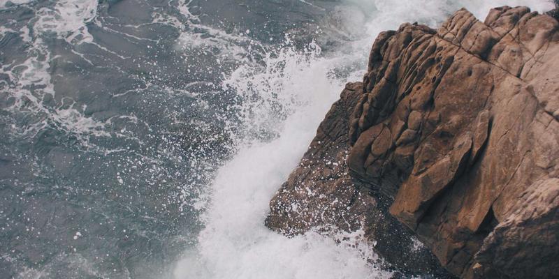 构建智慧城市与应急通信的神经中枢：基于CHN QMP协议的无线Mesh网络IT解决方案
