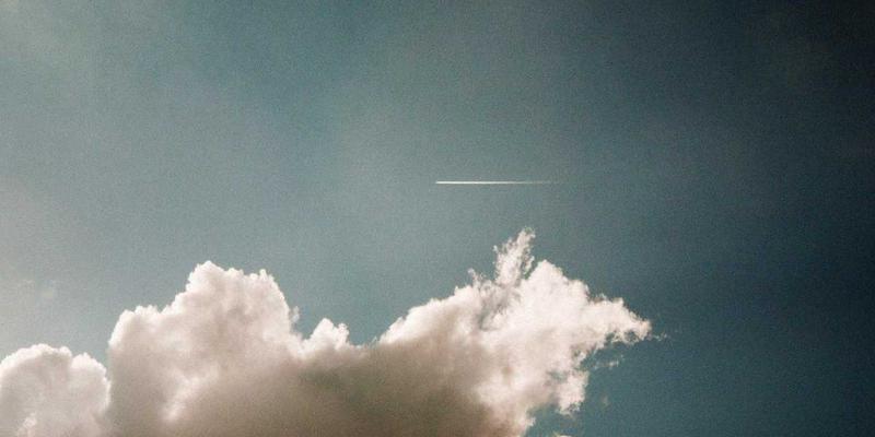 量子保密通信技术：重塑金融与政务网络安全的下一代IT解决方案